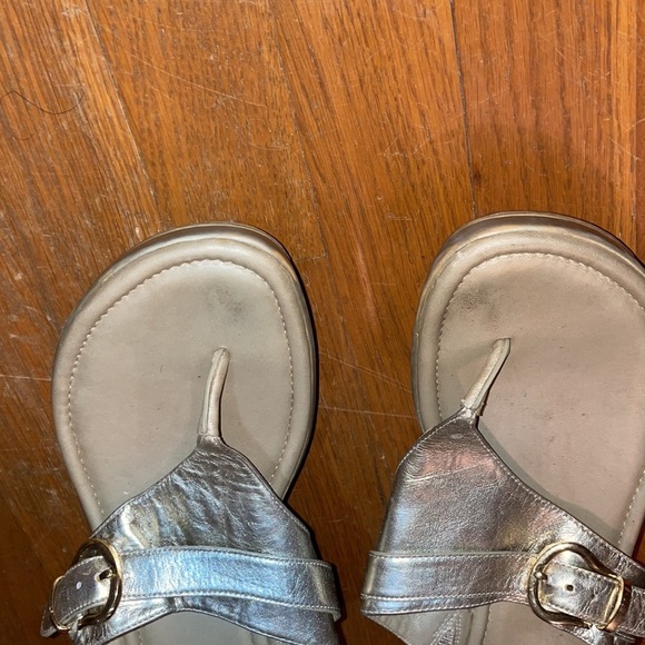 cole haan gold flip flops nike air walking shoe travel comfortable leather cute - Picture 4 of 7